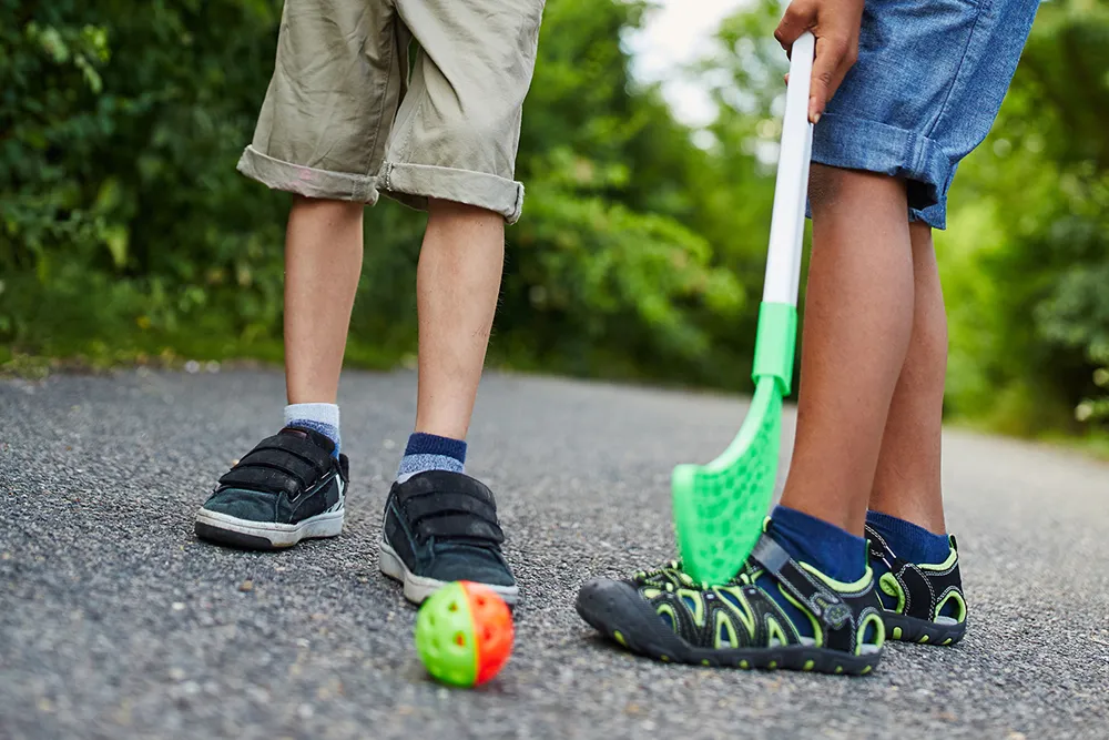 kids playing hockey